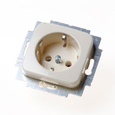 BUSCH-JAEGER WANDCONTACTDOOS ENKEL MET AARDE INBOUW CREME
